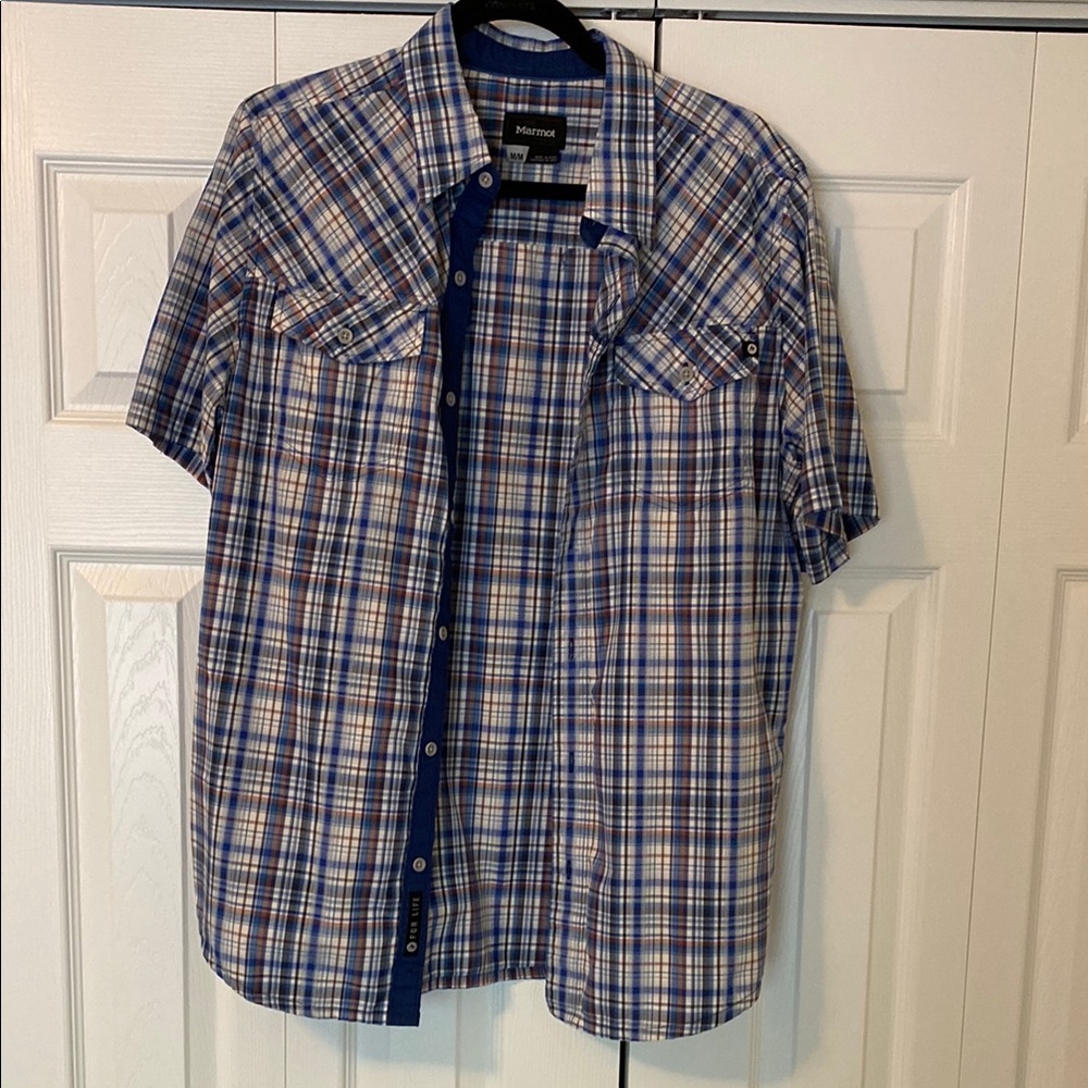 Men’s medium Marmot short sleeve button up shirt.